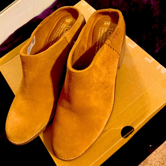 Toms size 8 M, only wore a couple of times. - Picture 3 of 3